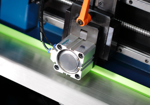 Alternating clamping feeding mechanism.png